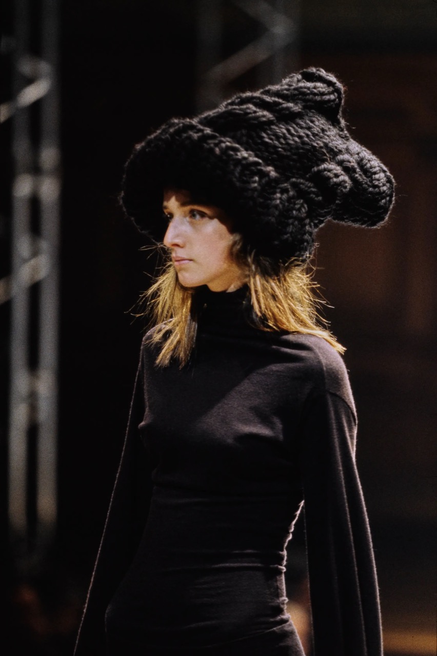 040-yohji-yamamoto-fall-1998-ready-to-wear-detail-CN10098629-anne-catherine-lacroix.jpg.jpeg